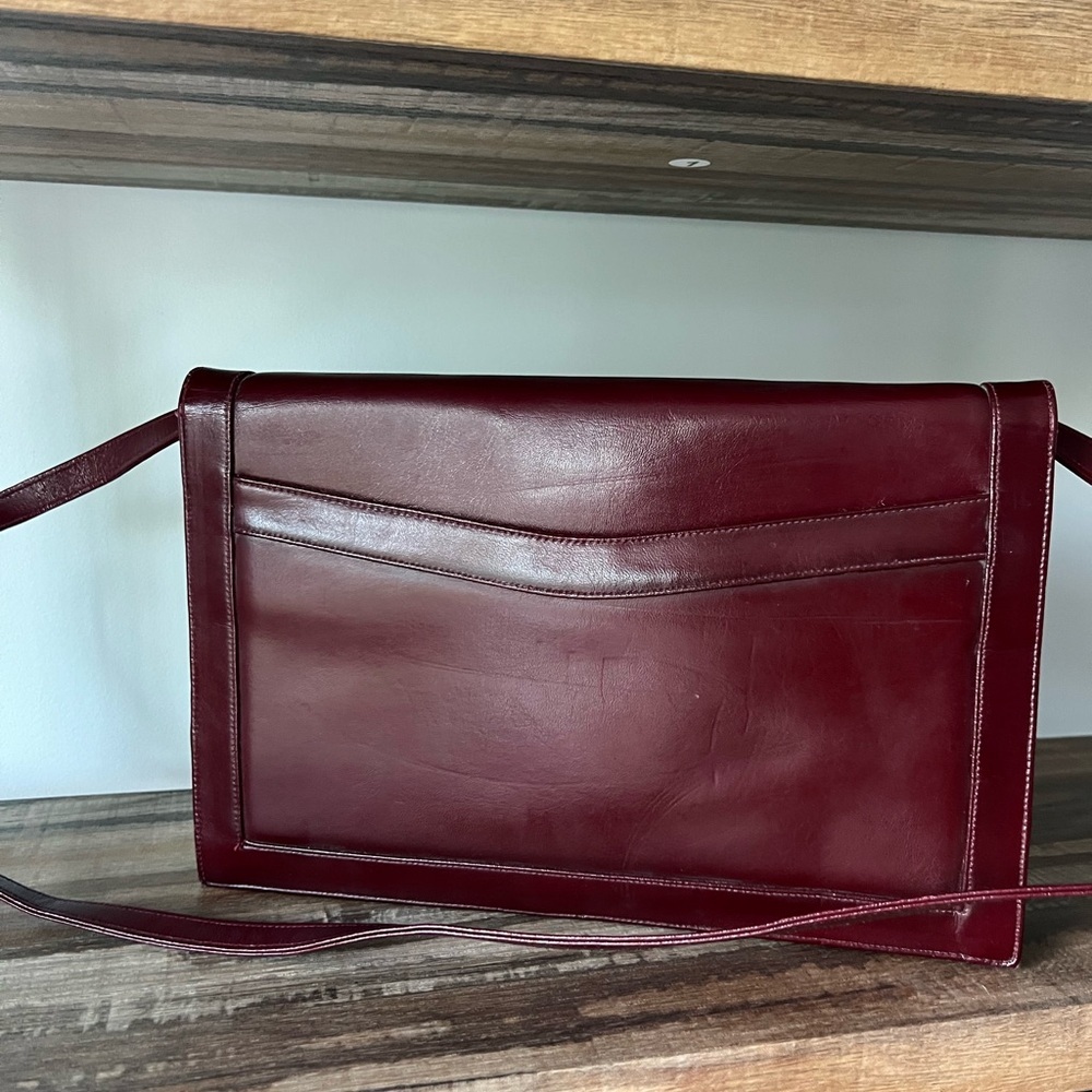 Lou Taylor Burgundy Leather Envelope Shoulder Bag with Mirror - Picture 7 of 11